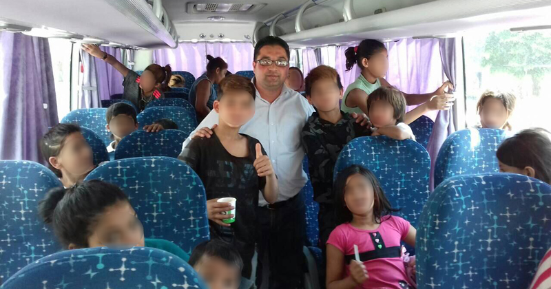 Небулоза – Локалната власт во Штип со автобус ги носела невакцинираните деца во диспанзерите за имунизација!