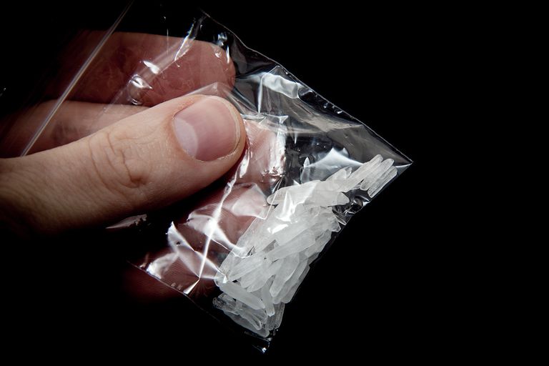 Малолетник од Скопје најверојатно користел од опасната дрога “кристал мет”- Пред празниците бил примен на Токсикологија