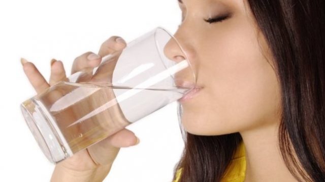 Што ќе се случи ако 30 дена пиете само вода, без промена на исхраната!