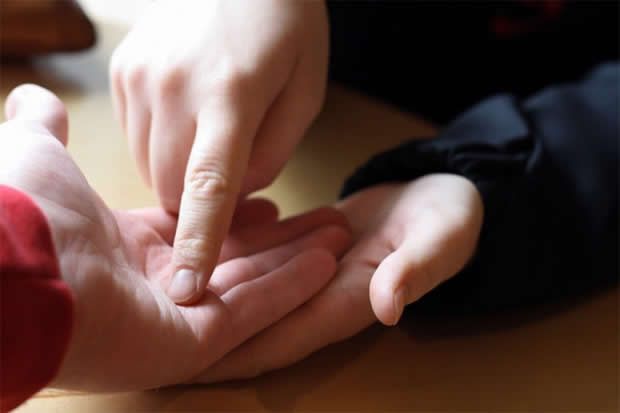 Добро погледнете ги дланките – Трагите на рацете откриваат скриени болести!