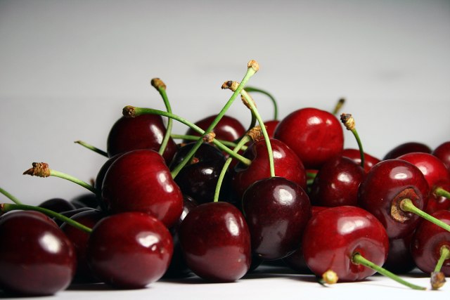 Идеално време за цреши, дознајте зошто треба да ги јадете