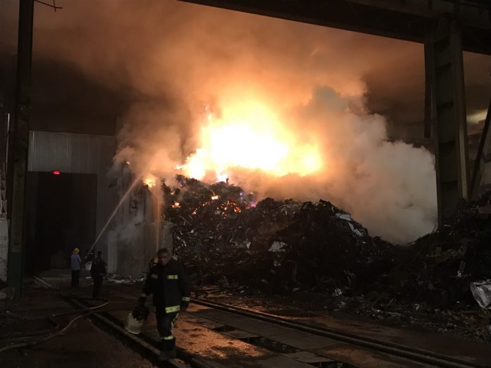 Еколошка бомба во Скопје по големиот пожар во отпадот за старо железо во Железарница