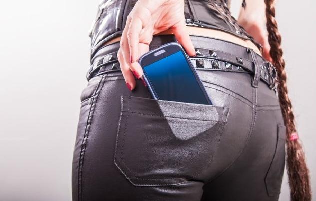 Не чувајте го мобилниот телефон во задниот џеб