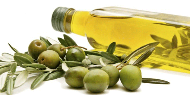 Неколку начини на кои маслиновото масло ја обновува косата