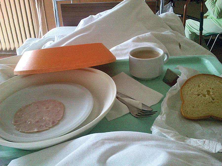 Гевгелиската болница го дава најбогатиот ручек на пациентите кои лежат. Парче леб и компир, тоа е се, дојде животот и во болниците!