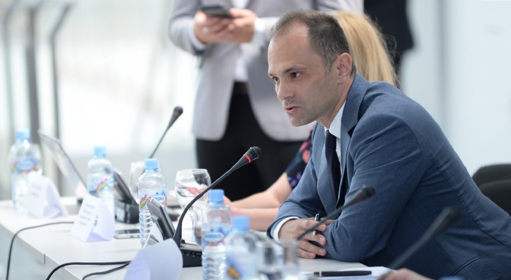Откако ДУИ ги закочи реформите за спас на своите кадри, Филипче прави проценка за укинување на економските директори