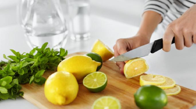 Водата и цитрусните овошја помагаат во губење килограми