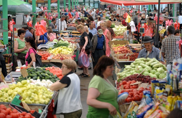 Поскапе животот во Македонија – Во мај повисоки цени на зеленчукот, овошјето, алкохолот, цигарите