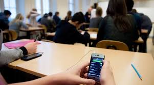 Добра мерка на Макрон – Нема мобилни телефони во основните училишта!