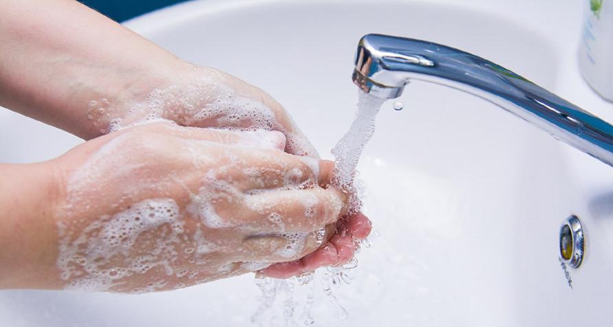 Не ги миете рацете правилно: Овие факти ќе ја променат навиката која ви го ризикува здравјето