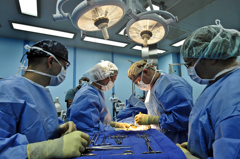 На пациентка и бил изваден тумор тежок 18 килограми на ВМА во Белград
