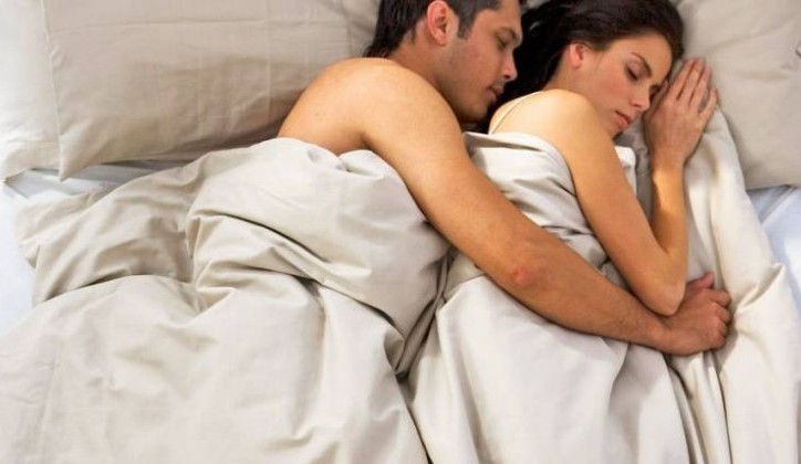Спиењето во прегратката на саканата личност има позитивно влијание на вашето здравје