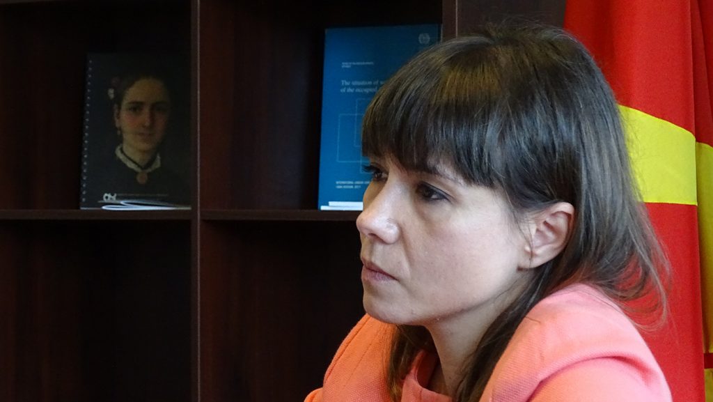 Министерката Царовска на заслужен годишен одмор- Социјалната инспекција спие сред лето, а последиците за ранливите социјални групи катастрофални
