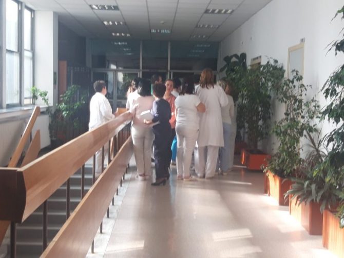 Нов напад врз доктори: Персоналот на болницата “8 Септември” на итен протест
