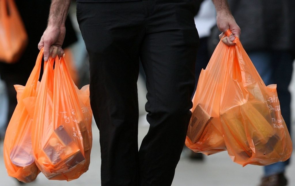 Нови иновативни мерки на градскиот татко Шилегов против загадувањето: Пластичните кеси ќе се наплатуваат по 10 денари