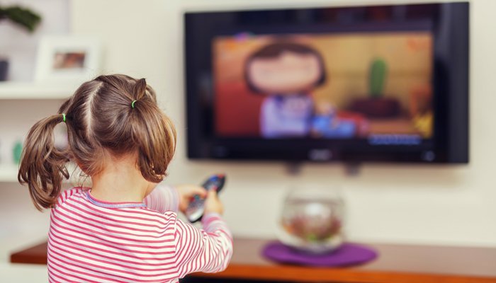 Какво влијание имаат телевизорот и компјутерот врз децата?