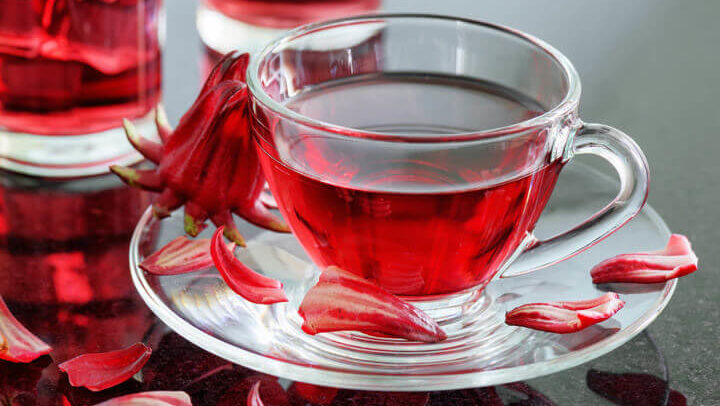Зошто треба да пиете чај од хибискус наместо зелен?