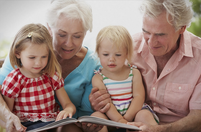 Истражување: Бабите и дедовците кои чуваат внучиња живеат подолго