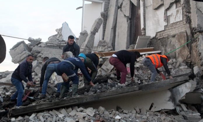 Најмалку 20 загинати и 600 повредени во земјотресот во Албанија