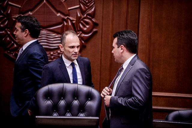 ВМРО-ДПМНЕ: Заев и СДСМ се синоним за криминал, се уште молчат за милиони евра тешкиот „Рекет 3“