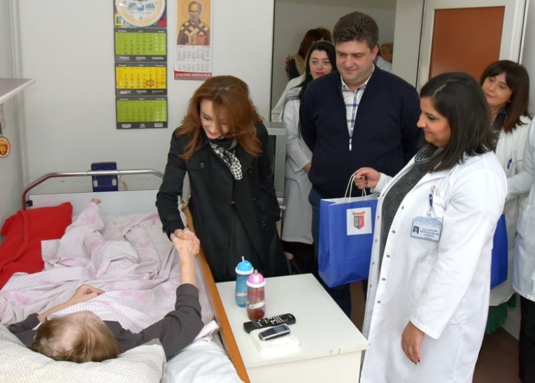 Сопругата на претседателот, Елизабета Георгиевска и градоначалникот на Ѓорче Петров ја посетија Специјализираната болница за геријатриска и палијативна медицина „13 Ноември”