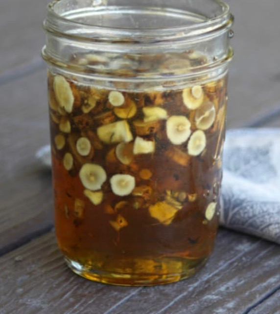 Корен од глуварче во мед – лек за црн дроб и прочистување од скриени токсини