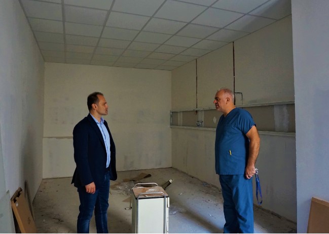 Министерот Филипче: Во тек е изградба на нова хируршка сала и реновирање на болничкиот оддел на Клиниката за торакална и васкуларна хирургија