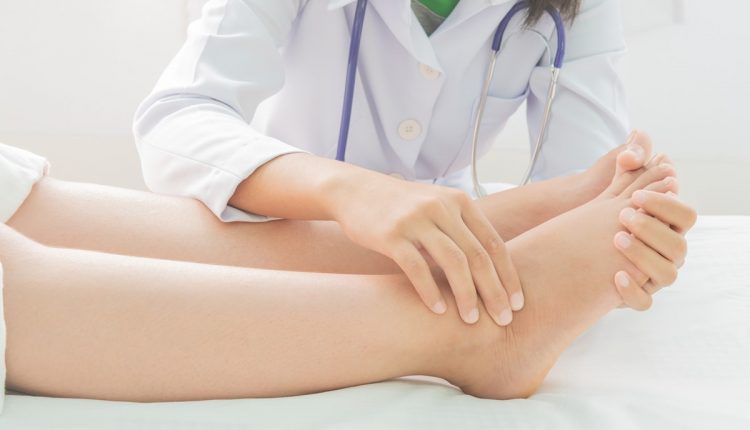 Отечените нозе може да бидат показател за некое нарушување во организмот