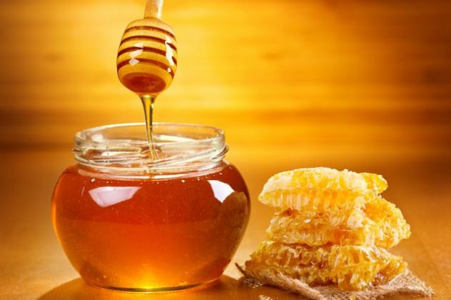 Мед и чаша топла вода наутро: Комбинација која ќе ве препороди