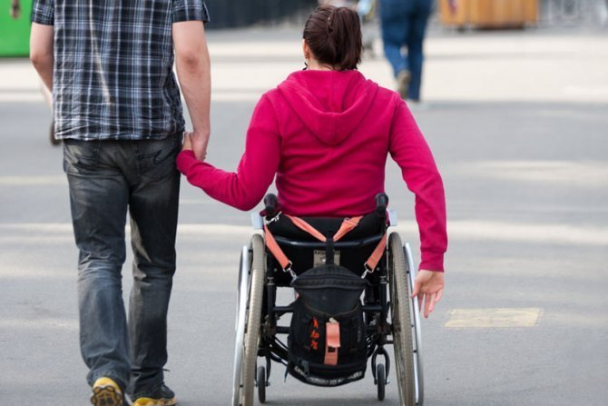 Лицата со телесен инвалидитет се уште во битка за поголема пристапност до институциите