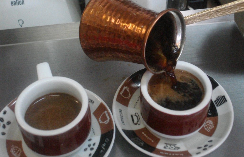 Конечно откриено: Зошто кафето ги држи будни едни, а кај други не дејствува
