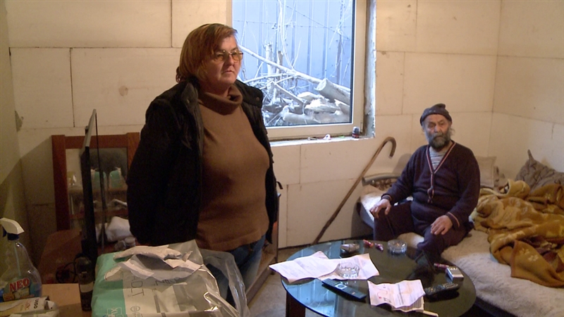 Скопјанка една година сама се грижи за болниот татко, државата за одбила за надомест за нега