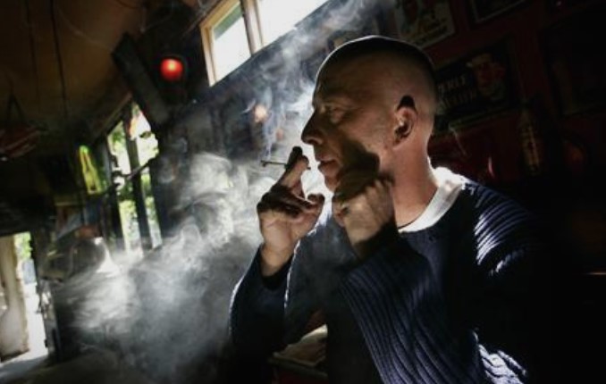 Со СДСМ закони не важат: Петиција – СТОП за пушење во затворен простор!