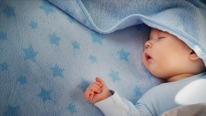 Овие прашања ги мачат родителите: Колку часови треба да спијат бебињата?
