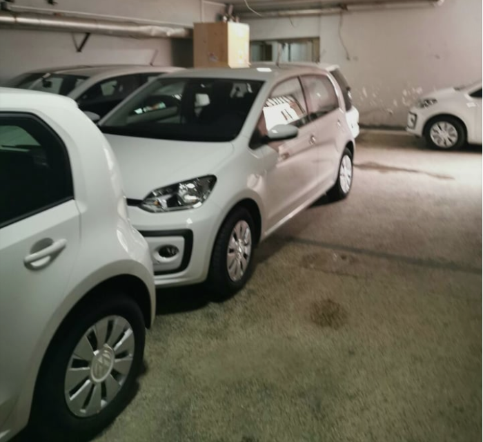 Нови необележани возила се кријат паркирани во Здравствен дом Скопје