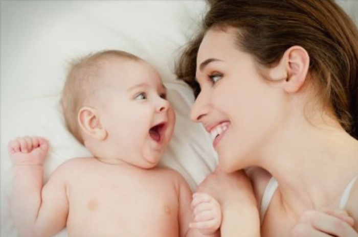 Научниците ги открија тајните на бебешкиот јазик: Еве што значи гугањето