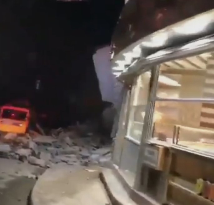 ПОСИЛЕН И ОД АЛБАНСКИОТ ЗЕМЈОТРЕС: Турција ја стресе разорен земјотрес од 7 степени! (ВОЗНЕМИРУВАЧКО ВИДЕО)