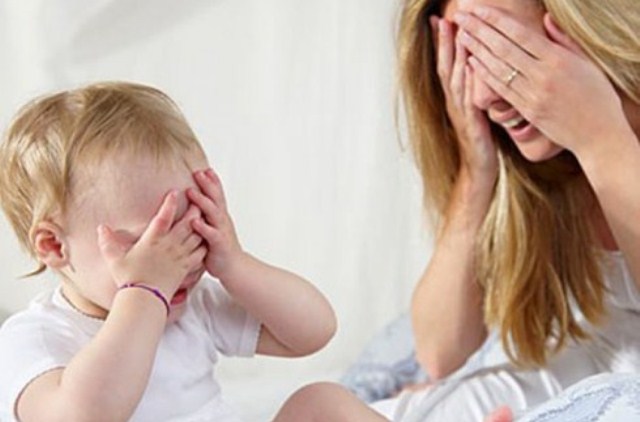ИГРАЊЕ СО БЕБИЊА: Предизвикува синхронизирање на умовите на бебето и на родителот