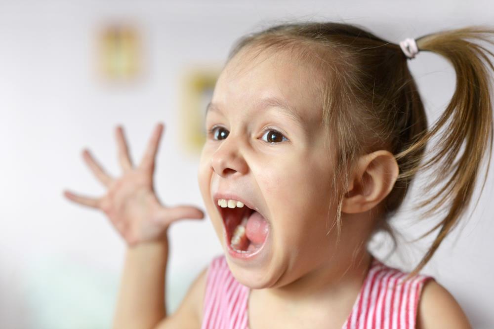 Децата кои подоцна прозборуваат почесто имаат напади на бес