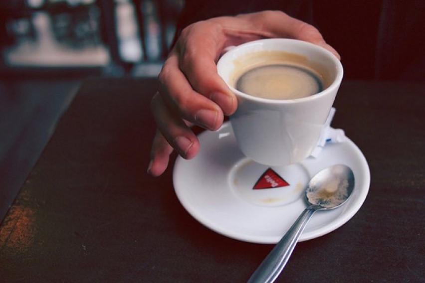 6 знаци со кои телото ве предупредува дека пиете премногу кафе во текот на денот