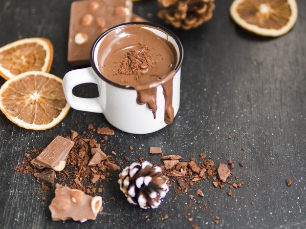 (РЕЦЕПТ) Топло чоколадо со чоколадни трошки