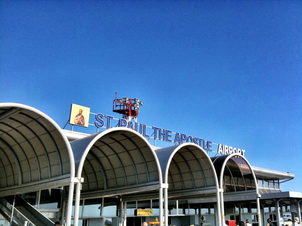 Аеродромот во Охрид нема термални камери, сомнителните случаи се контролираат со топломер