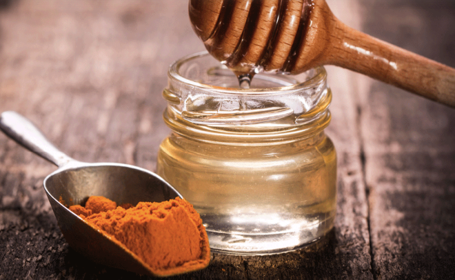 Златна мешавина од мед и куркума: Моќен природен антибиотик