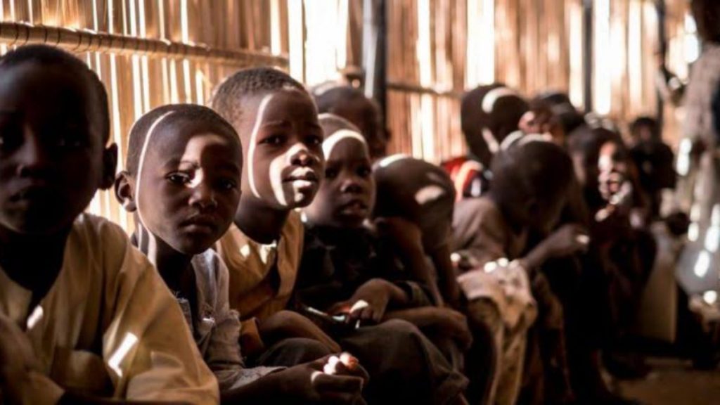 СЗО известува, ниту една земја не нуди шанса за нормален развој на децата во иднина