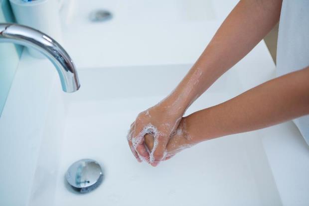 Колку пати е потребно да ги миете забите, рацете или да се туширате?