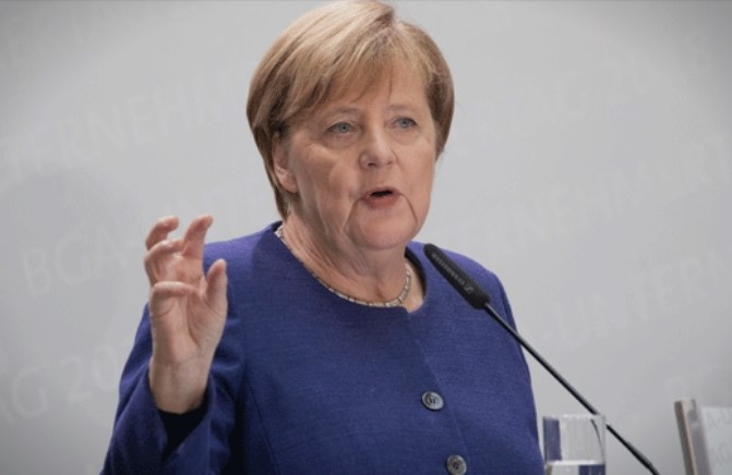 Меркел: Да се откажат помалку важни собири