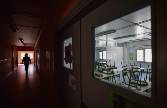 Црна Гора ги затвора образовните институции