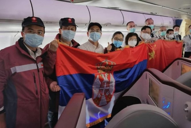 Кинеските херои тргнаа: Србија го очекува авионот со лекари и медицинска помош од Кина