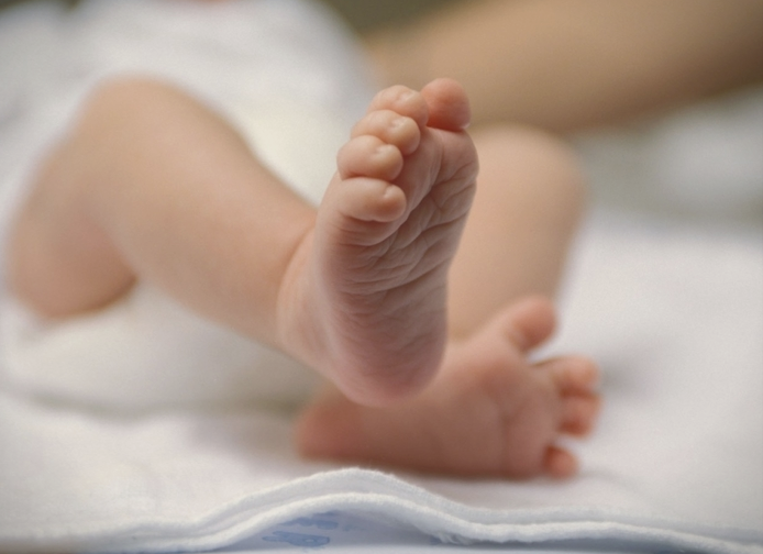 Бебе родено пред 16 дена сомнително на коронавирус, хоспитализирано во Козле