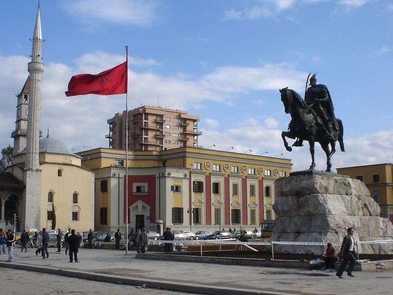Албанија со нов негативен рекорд на заболени од Ковид-19 за едно деноноќие